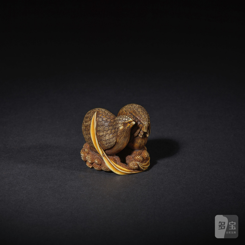象牙彫根付 双鶉 伝正民 銘「岡友」 19世紀後期 | NETSUKE EN IVOIRE REPRÉSENTANT DEUX CAILLES SUR DES ÉPIS DE MILLET - 图5